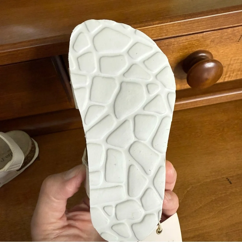 NEW Guilin Palai  White and Gold floral Sandals girls size 7 straps cork